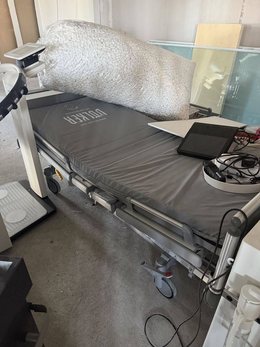 Letti: Elektrisches Pflegebett/ Klinikbett – Nuovo (secondo la descrizione) da Urdorf venduto da Nina1337 2