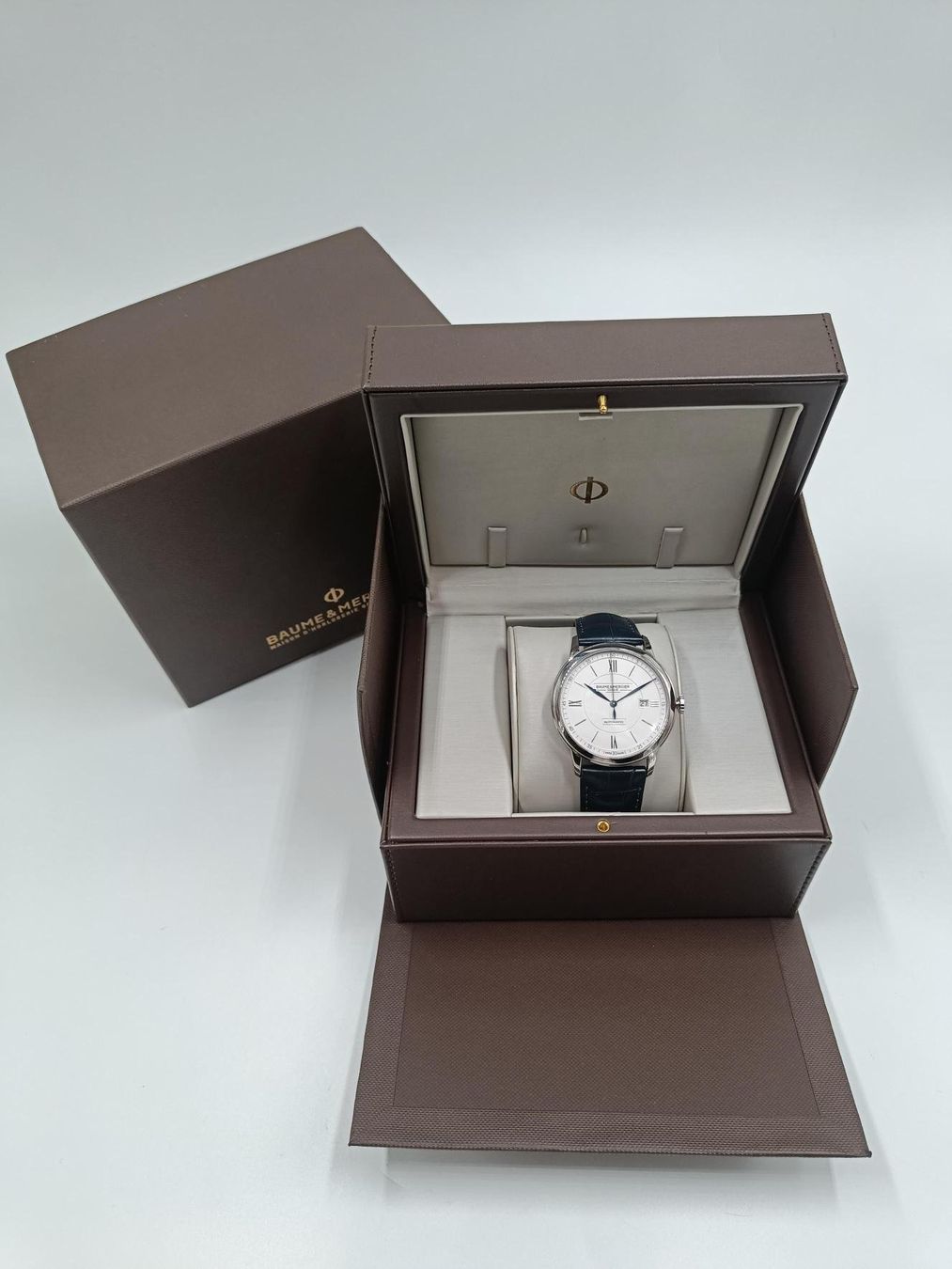 Baume & Mercier Orologi: BAUME & MERCIER " CLASSIMA", 42 MM – Nuovo (secondo la descrizione) da Luzern venduto da EdiGem 1