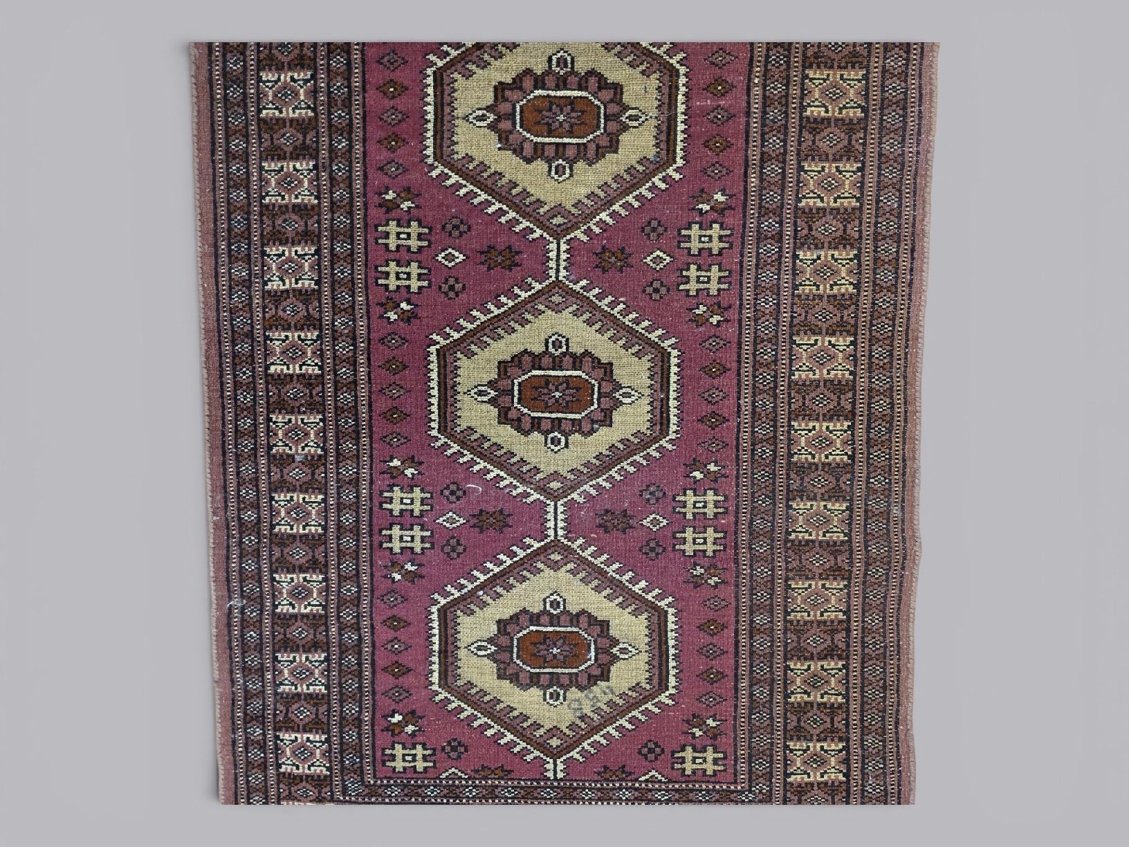 Tappeti: Rarer Perserteppich 62x117cm rosa gemustert – Usato da Rieden AG venduto da RuvensBrocki 7
