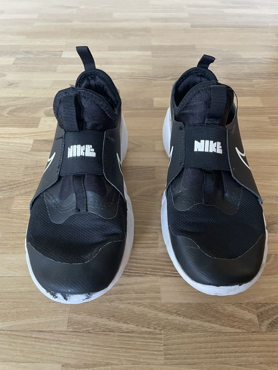 Nike Scarpe per ragazzi: Nike Kinder-Turnschuhe Schwarz / Grösse 36 – Usato da Wiesendangen venduto da armandinho 1