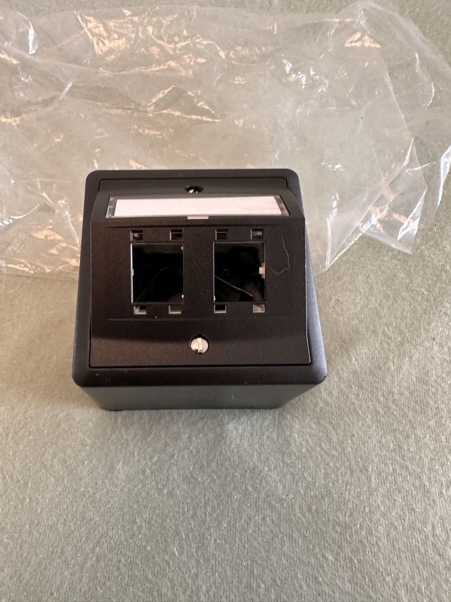 Feller Spine: Doppelsteckdose Netzwerkdose schwarz – Nuovo (secondo la descrizione) da steffisburg venduto da releve