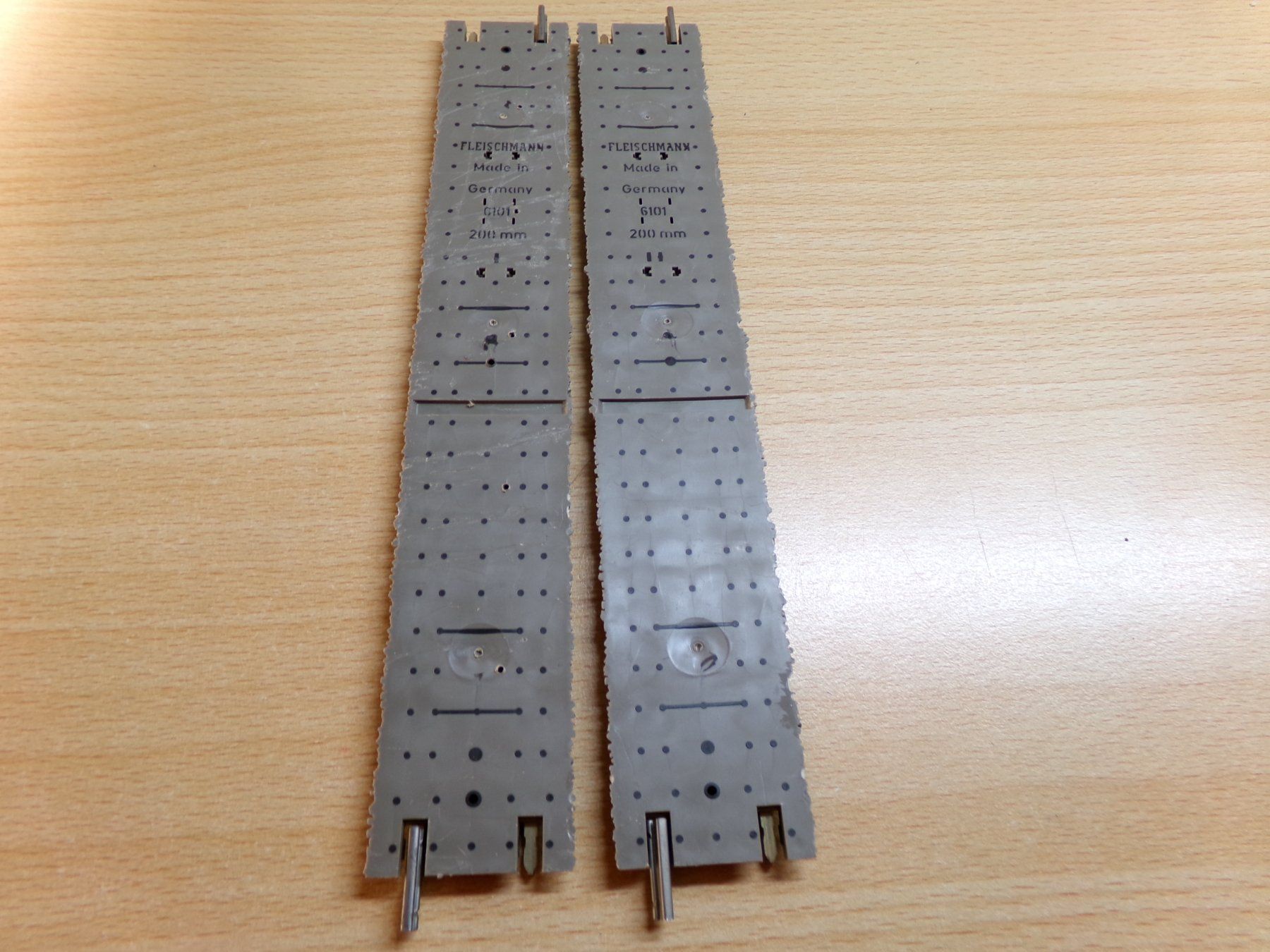Fleischmann Modellini di ferrovie: Fleischmann H0 Profigleis 2x6101 – Usato da Hombrechtikon venduto da Se9 4