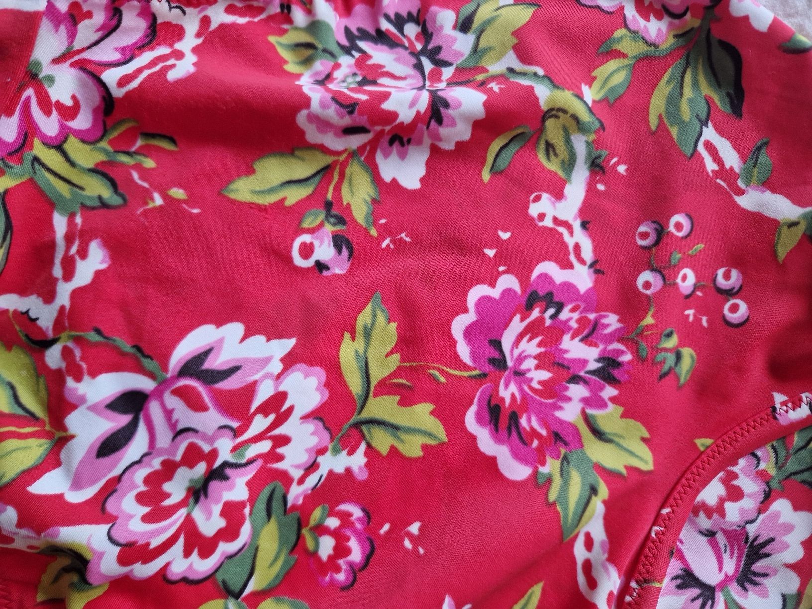 Badekleider & Bikinis: Roter Badeanzug mit Blumenmuster, Grösse 140, neuwertig – Gebraucht aus Gwatt (Thun) von Letzte-Chance-III 5