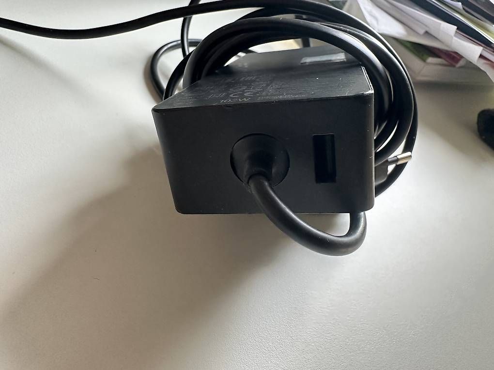 Ladegerät: Microsoft surface Ladekabel  – Gebraucht aus Oberwil b. Zug von ostermann81 4