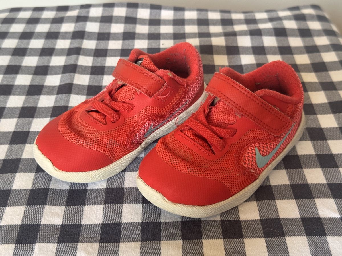 Nike Scarpe per ragazzi: Nike Kindersneaker: Grösse 23.5 – Usato da Basel venduto da spassbremse 1