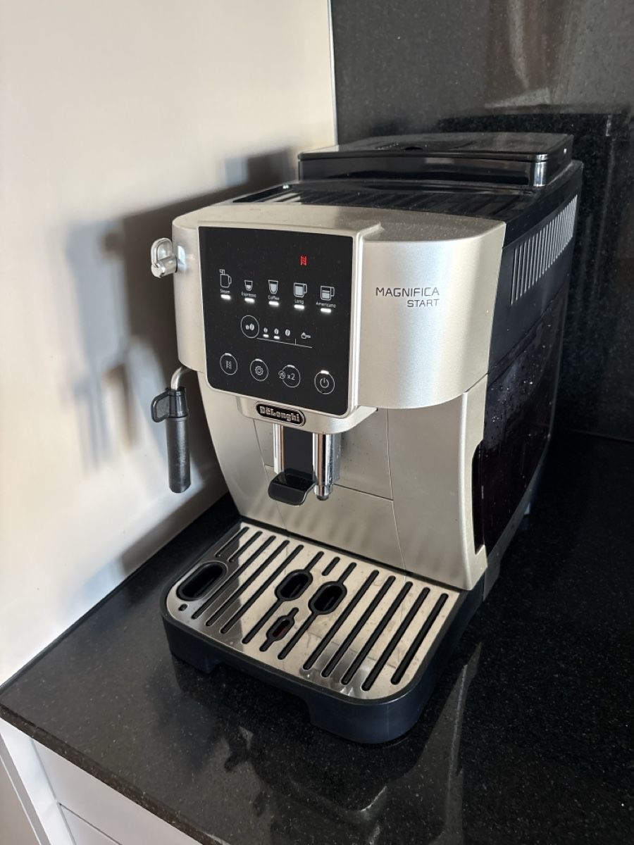 De'Longhi Macchine per caffè & Macchine per espresso: De'Longhi Magnifica Start (Mit Garantie!) – Usato da Bischofszell venduto da Ronannigg
