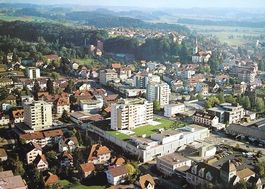 USTER Flugaufnahme mit Einkaufszentrum und Hotel Illuster