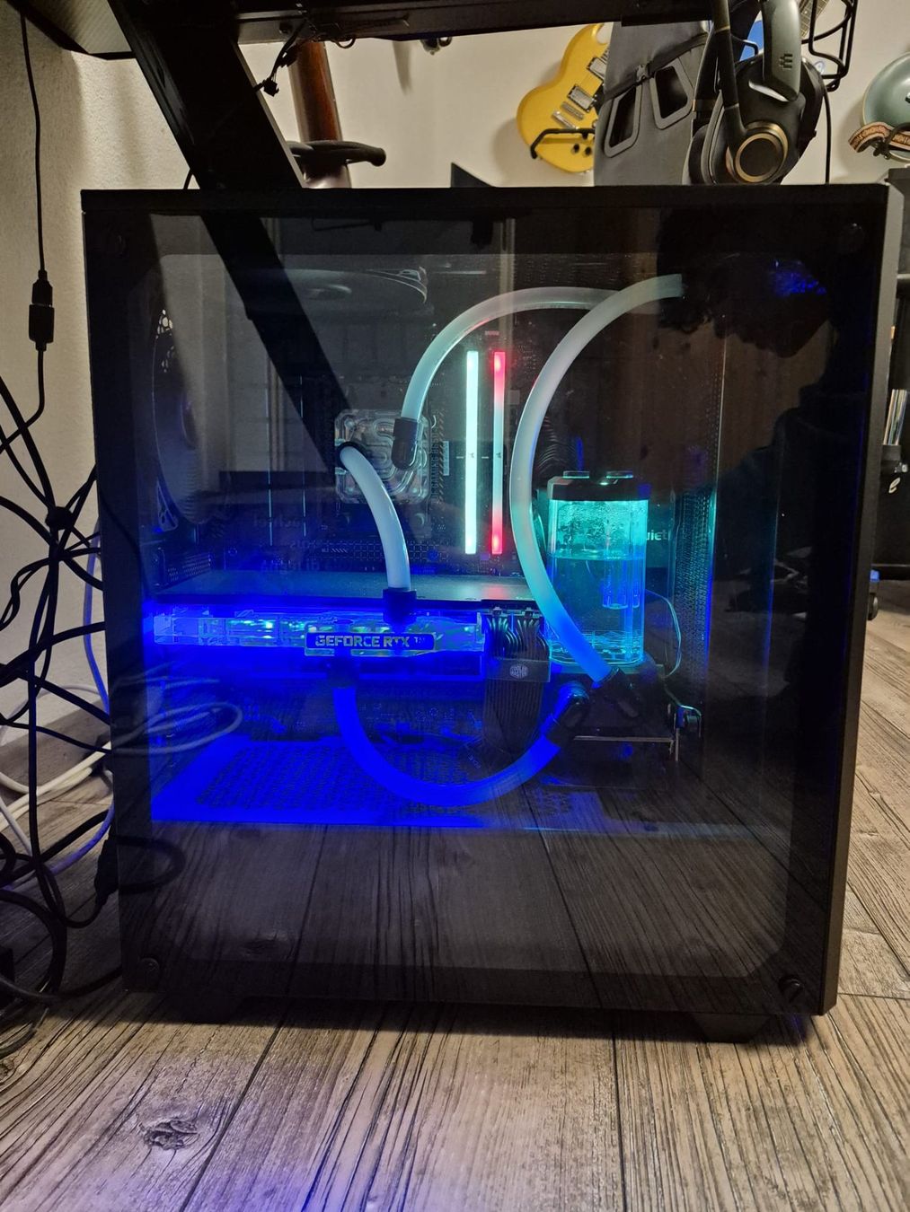 PC: Custom Gaming PC mit custom Wasserkühlsystem für CPU und GPU – Usato da Bischofszell venduto da chaefer135740