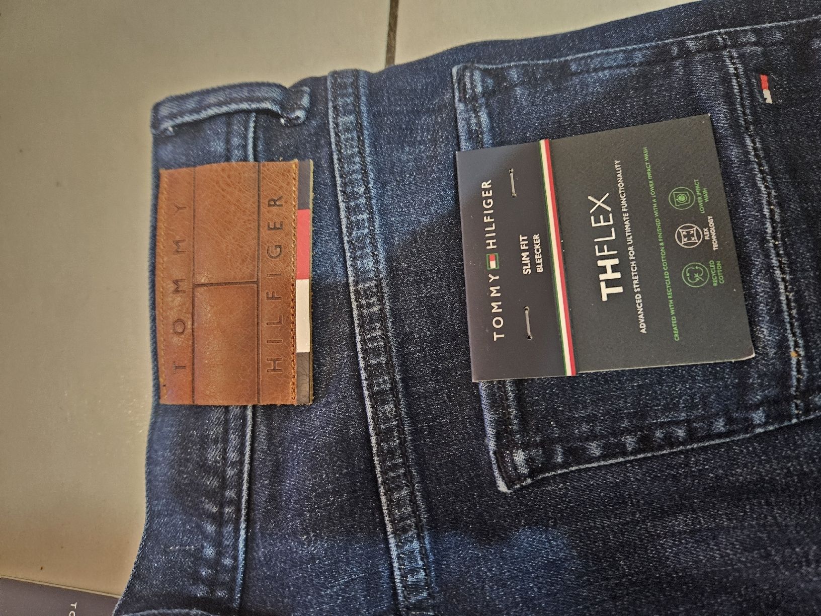 Tommy Hilfiger Jeans: Tommy Hilfiger Jeans 2 Stück Neu – Nuovo e nell'imballaggio originale da Magden venduto da regenbogenstern85 2