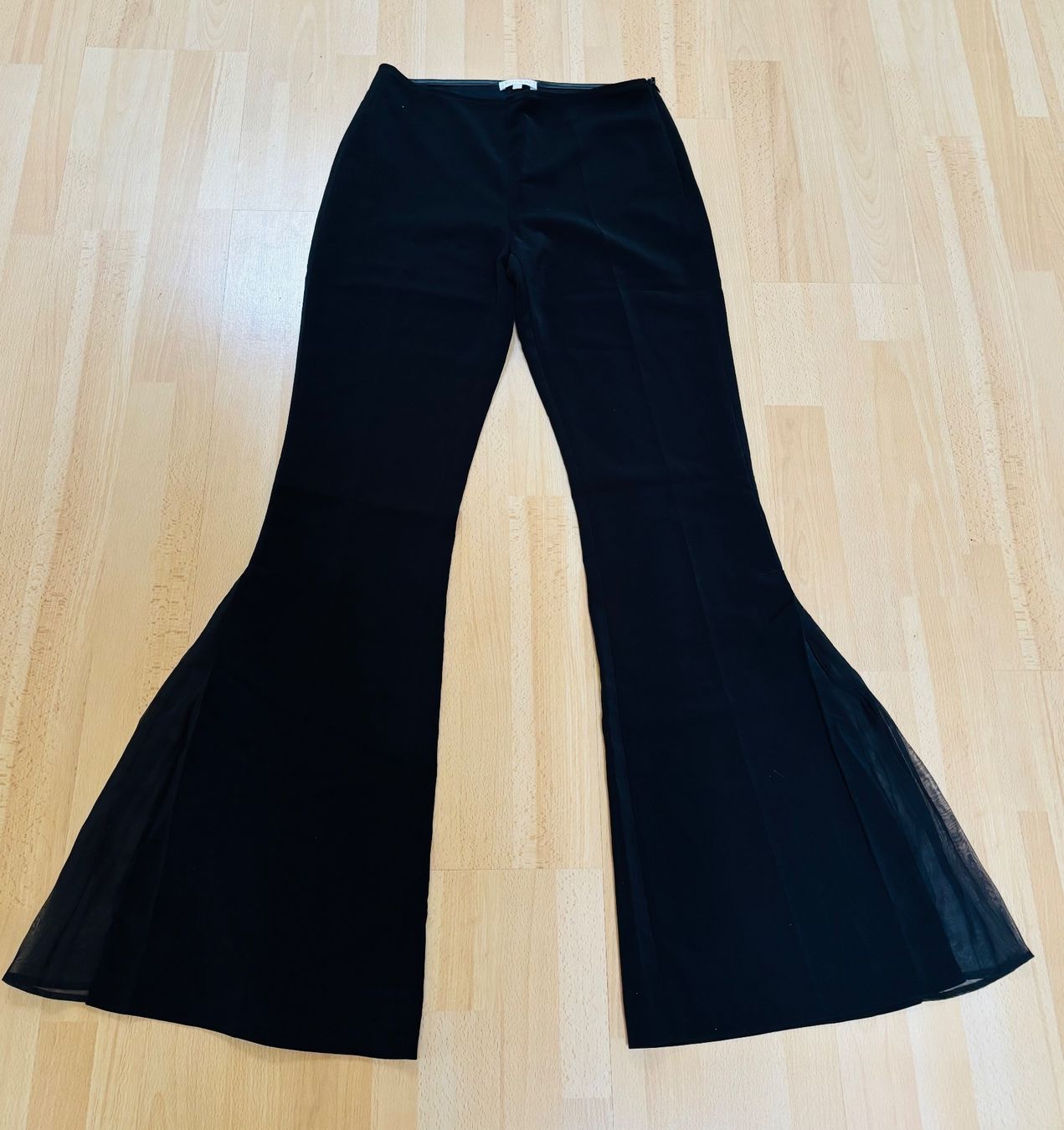 Kookai Pantaloni: Kookai - Schlaghose mit Chiffon-Einsatz - schwarz - Gr. 38 – Usato da Zofingen venduto da Justizia_01 2