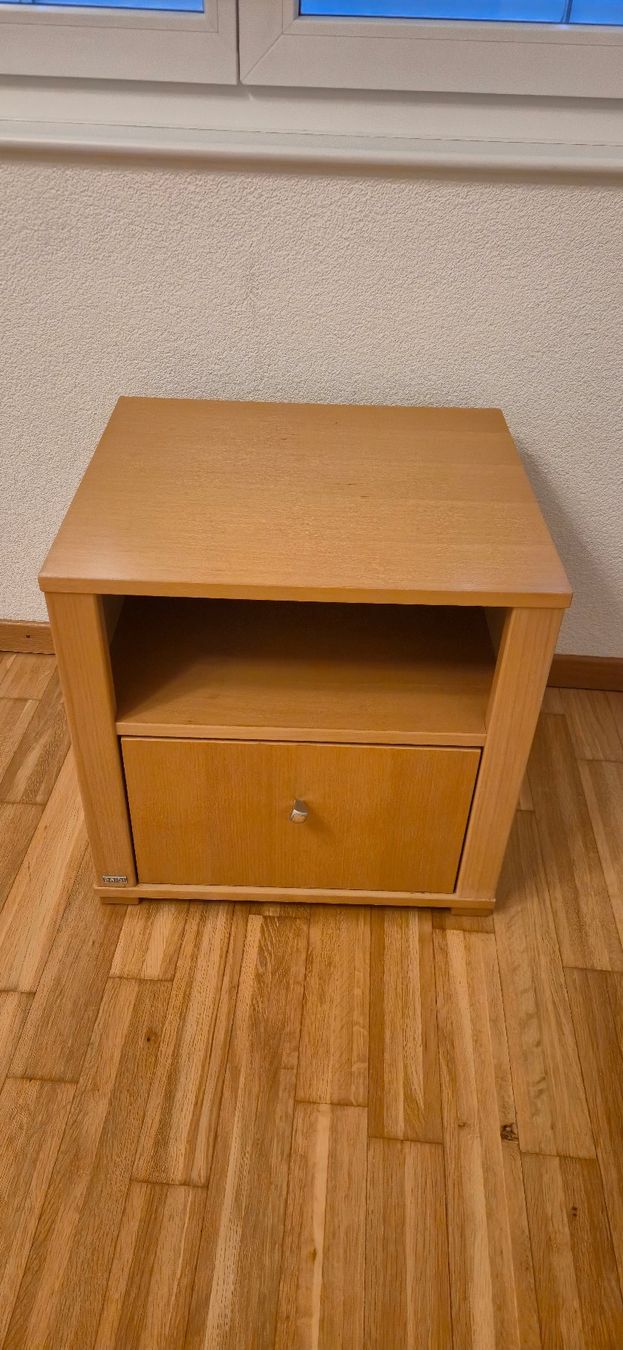 Comodini: Nachttisch aus Massivholz – Usato da Zuzwil SG venduto da hofmanndamian