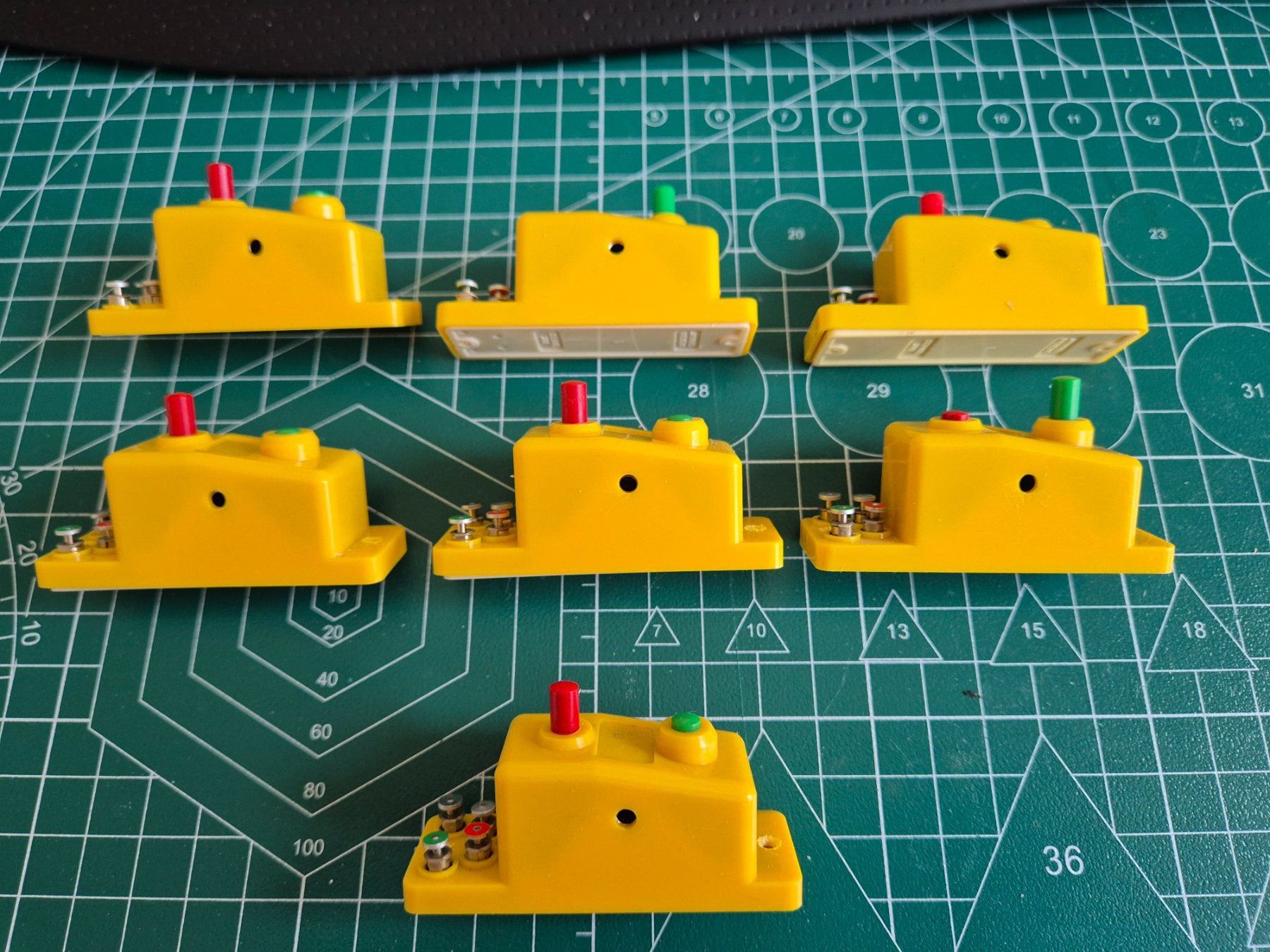 Trix Trains électriques: Trix Doppelfunktionsschalter Gelb und Grün – D'occasion à Hendschiken par Mistkratzerlie 4