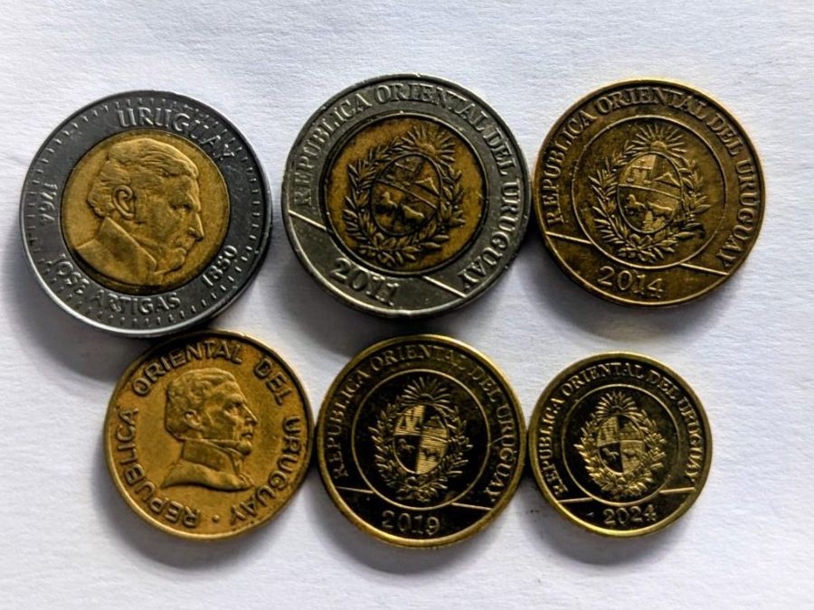 Toutes les monnaies: Uruguay circulating coins,delivery mi September – D'occasion à Porrentruy par jmbechir 1