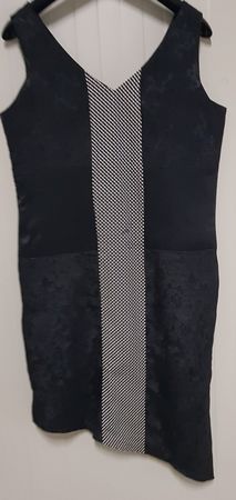 Massgeschneidertes Kleid für gr 42 simetrischer Schnitt