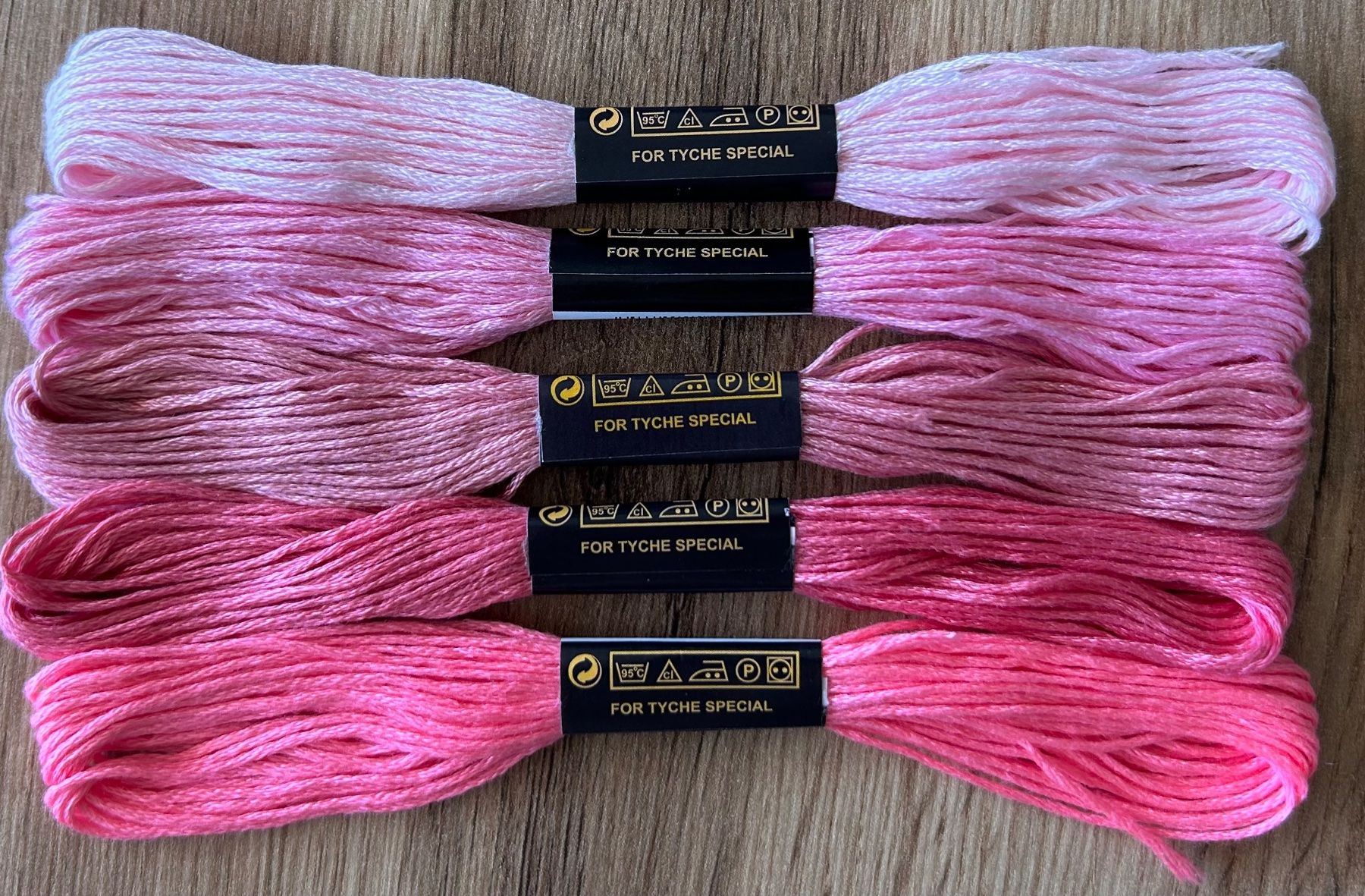Kordeln & Faden: 5x Stickgarn neu – Neu und originalverpackt aus Geneve von vane267