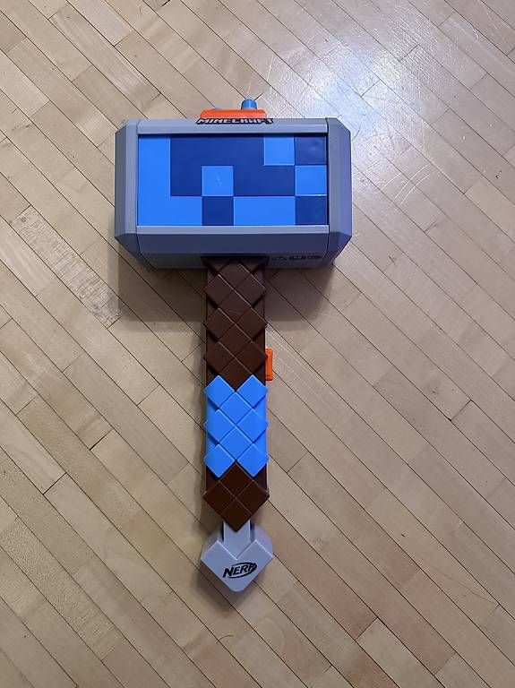 Spielzeuge: NERF Minecraft Stormlander Hammer – Gebraucht aus Scherzingen von polini42
