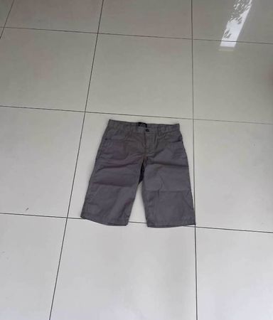 Short gris léger NEUF 170