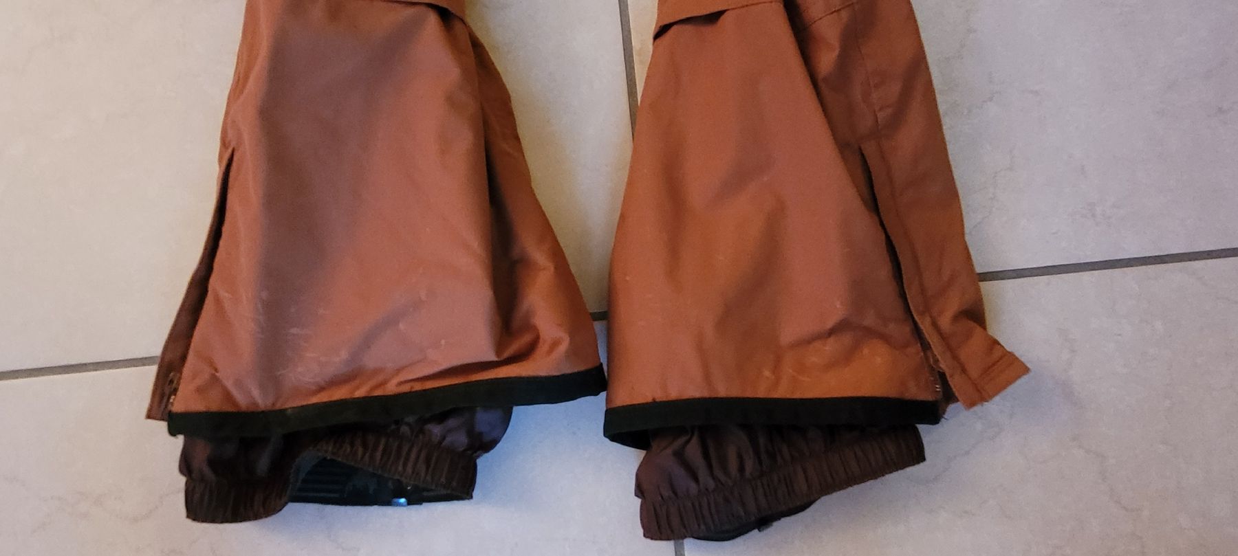 Burton Kleiderpakete & -sets: Ensemble de ski/snowboard Burton taille S – Gebraucht aus Cossonay-Ville von Flyingyellow 3