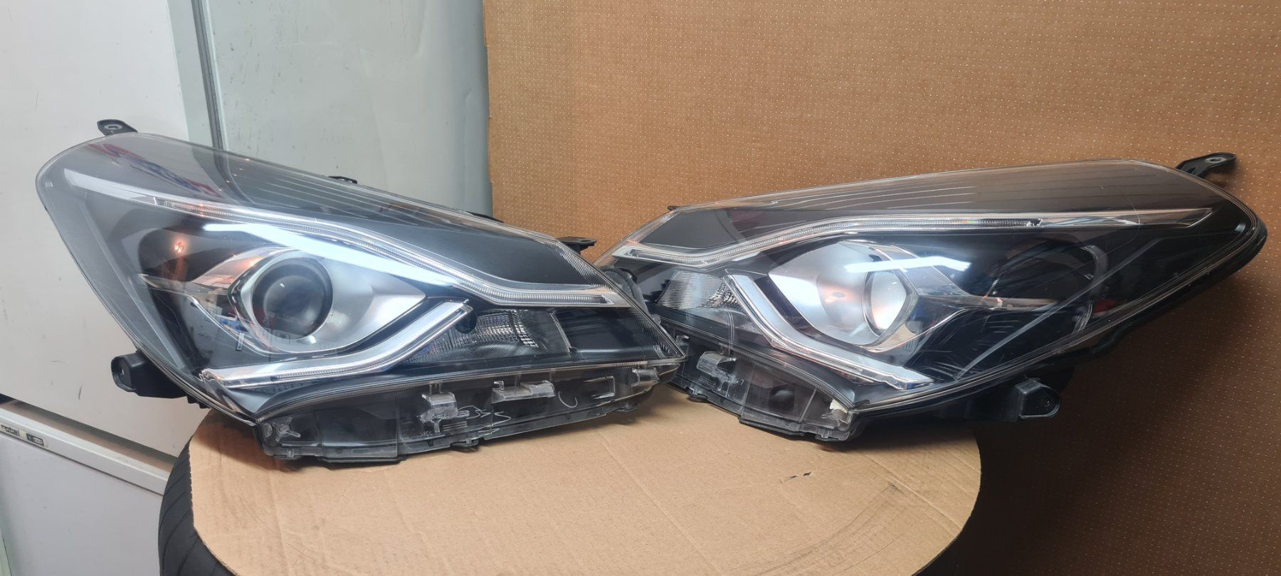 Toyota Accessori per altri veicoli: 2 X Hauptscheinwerfer  (bider hauptscheinwerfer led defect) – Difettoso da Buchrain venduto da nunes-jaime 1