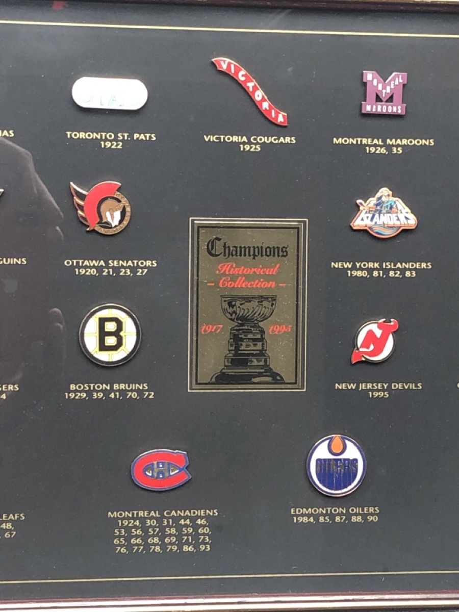 Broschen & Nadeln: NHL Pin Set Champions Collection 1917-1995 – Gebraucht aus Osogna von goodthingme 1