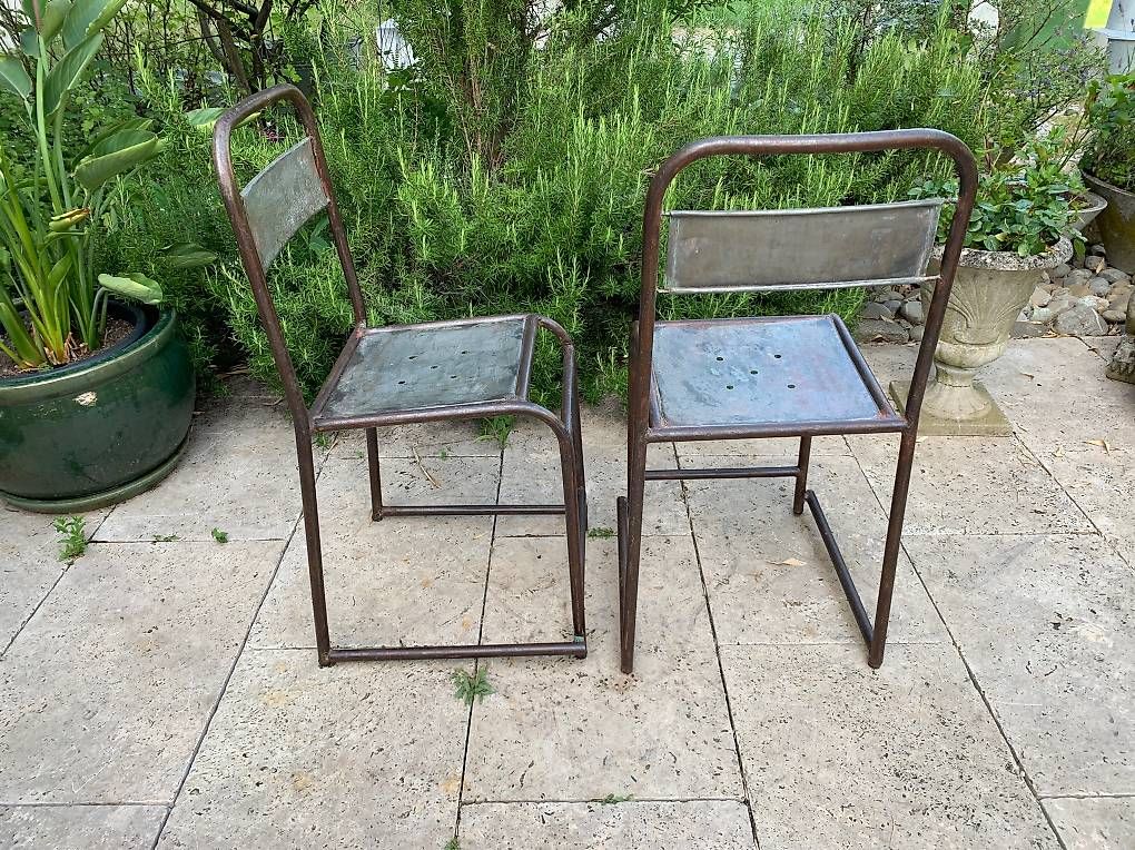 Chaises: 2 antike Stühle aus Metall – D'occasion à Wabern par La-Vitrine 2