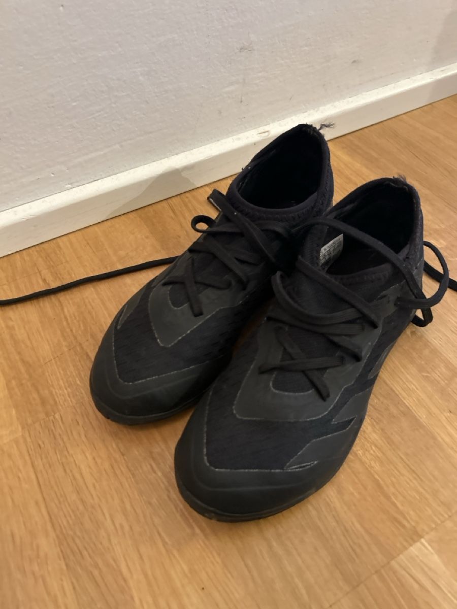 Adidas Scarpe per ragazzi: Adidas Predator Accuracy .3 IN, Grösse 33 – Usato da Uetikon am See venduto da enzendan