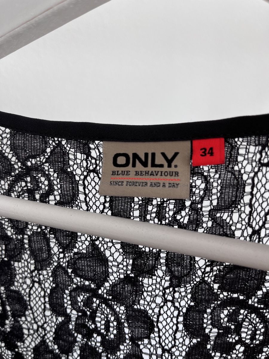 Only Tops: Top mit spitzen Rücken – Gebraucht aus Zürich von a.b.2025 2