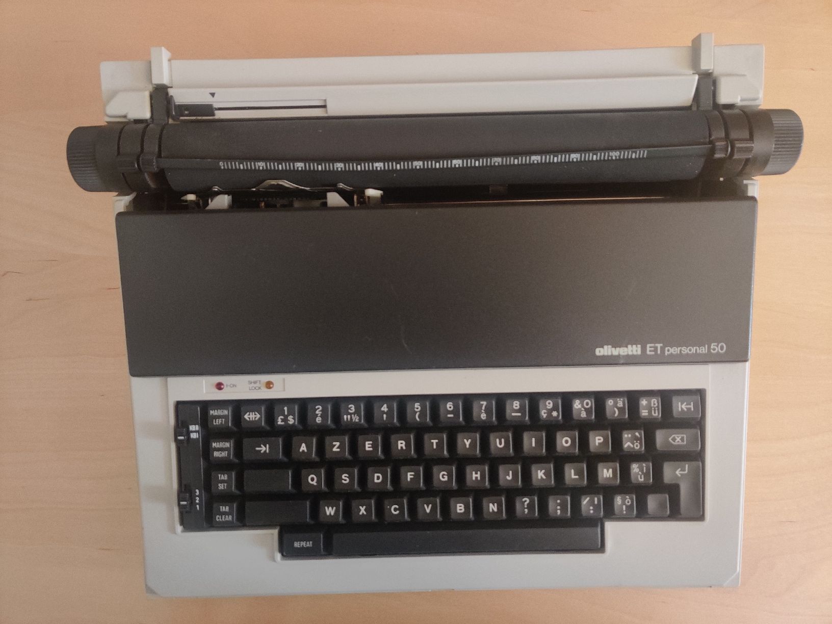 Olivetti Machines à écrire: Machine à écrire - Olivetti - ET Personal 50 – D'occasion à Genève par edo_p6gs 1