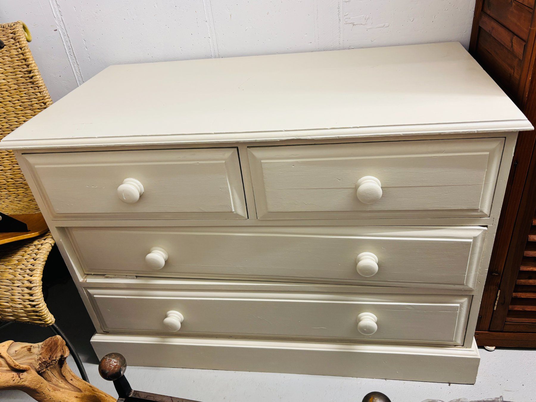 Cassettiere: Joile commode blanc, cinq tiroirs – Usato da Clarmont venduto da sil_59s9