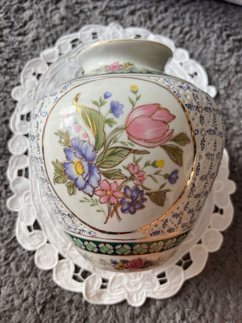 Vasi & Recipienti: Chinesische Ziervase Durchbruchmuster – Usato da Frenkendorf venduto da Only1