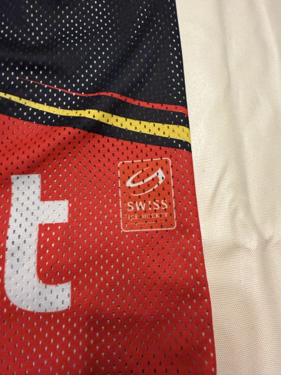Gameworn Canottiere & Pantaloni: SC Bern Gameworntrikot Junioren Nummer 66 Grösse XS – Usato da Suhr venduto da Oppel 3