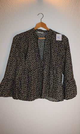 Schicke ONLY Bluse, Gr. 36, Schwarz mit Blumenmuster top!