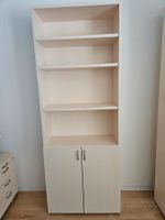 Bücherregal mit Schrankfunktion unten, Jugendzimmer