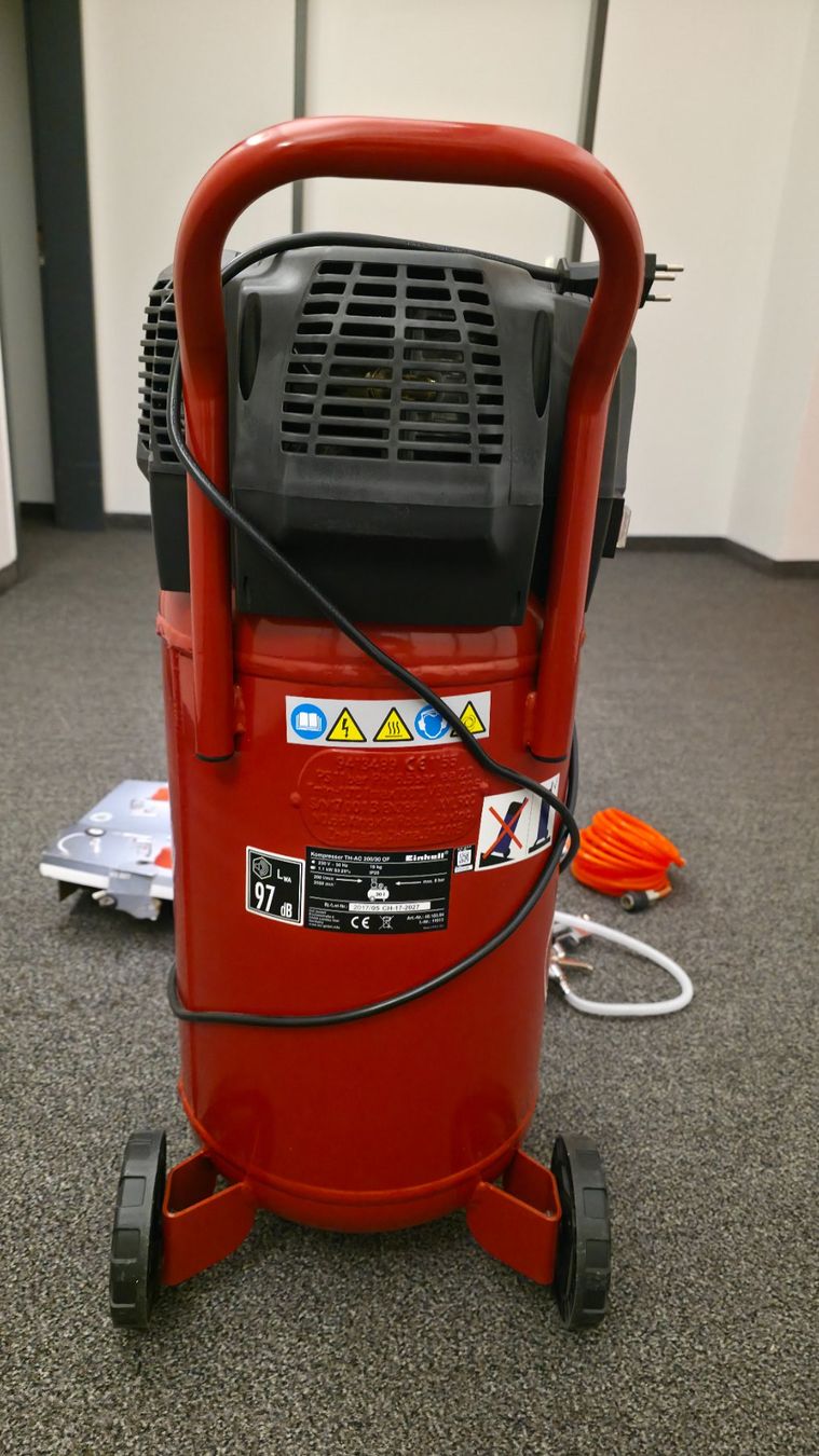 Einhell Kompressoren: Neuwertiger Kompressor Einhell 30 l, 8 bar + Druckluft-Set – Neu (gemäss Beschreibung) aus Baar von Thriftzilla 4