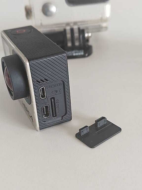 Action Cam: GoPro Hero 4 + 2 batteries + SD 32Go – Gebraucht aus Neuchâtel von fif_md7s 1