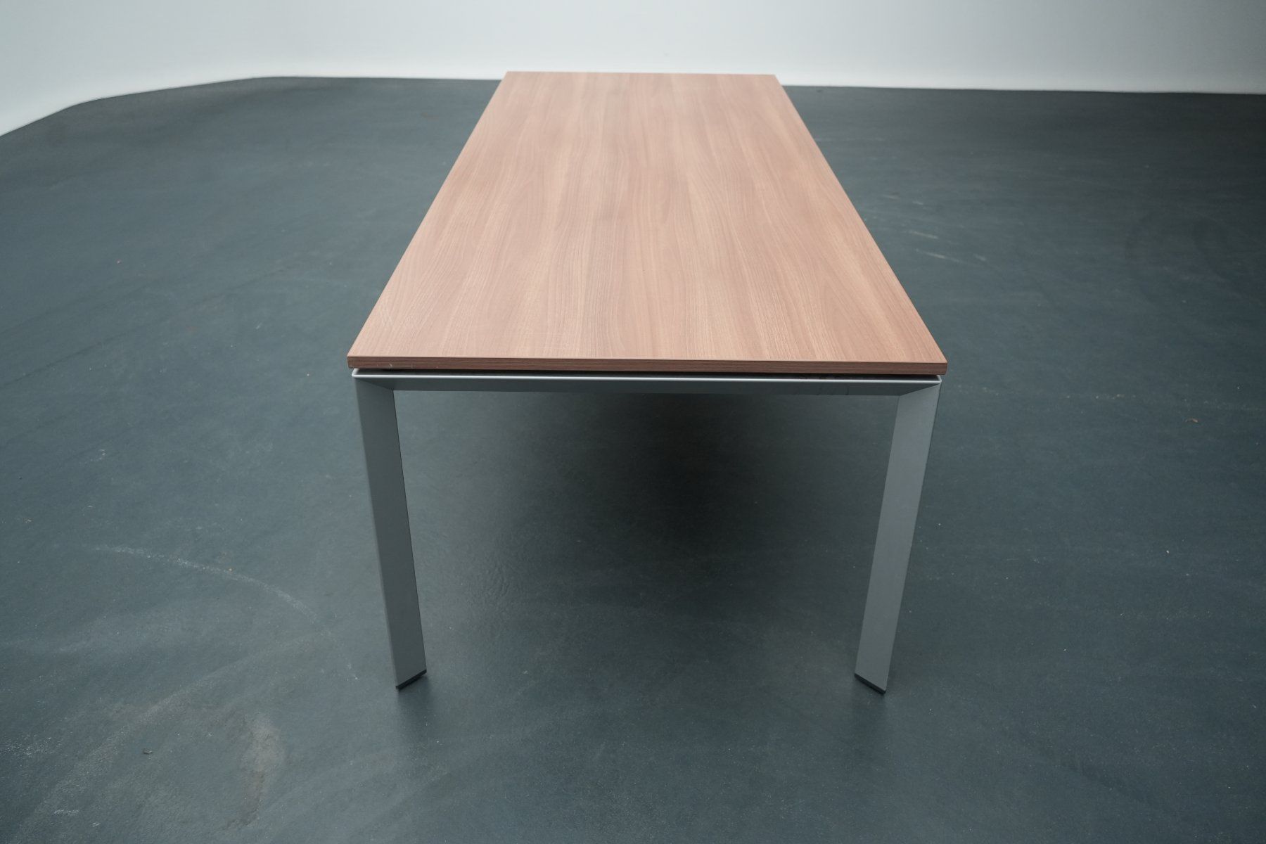 Tavoli: Moderner Ess-/Bürotisch mit Holzplatte, Metallfuss – Usato da Safenwil venduto da EFAGSafenwil5745 2