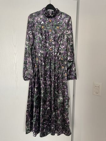 Kleid mit Blumenmuster, Grösse 38, samtoptik!
