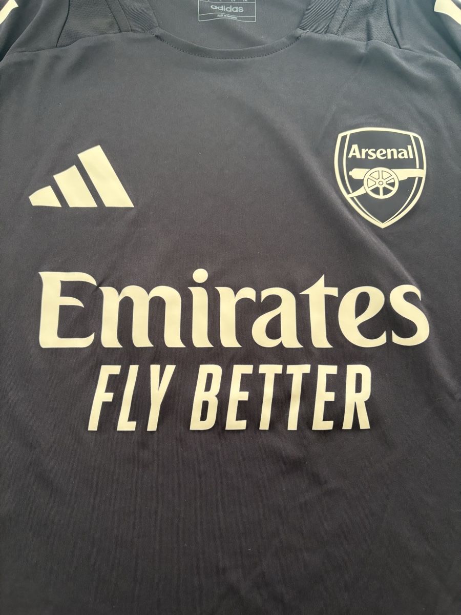 Arsenal Maillots de corps & Pantalons: Arsenal Trainingstrikot Grösse L – D'occasion à Domat/Ems par tim_lq6b 3