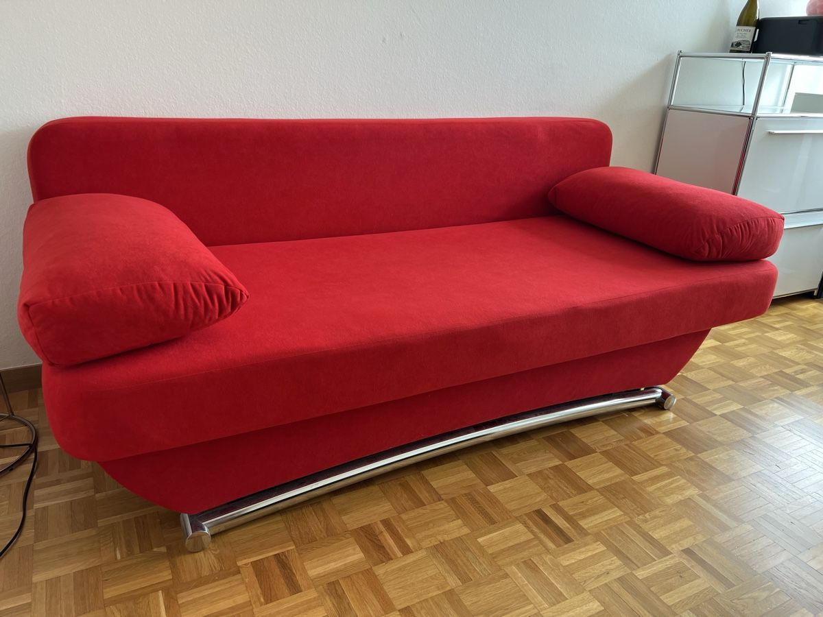 Sofas: Rotes Bettsofa mit Stauraum – Gebraucht aus Rüschlikon von Picpara