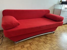 Rotes Bettsofa mit Stauraum 