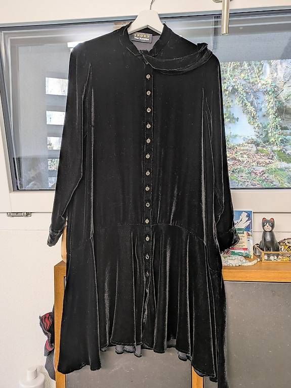 Vestiti: Kooples Samtkleid Paris - Elegant und zeitlos – Usato da Sarnen venduto da k_d_j8gq