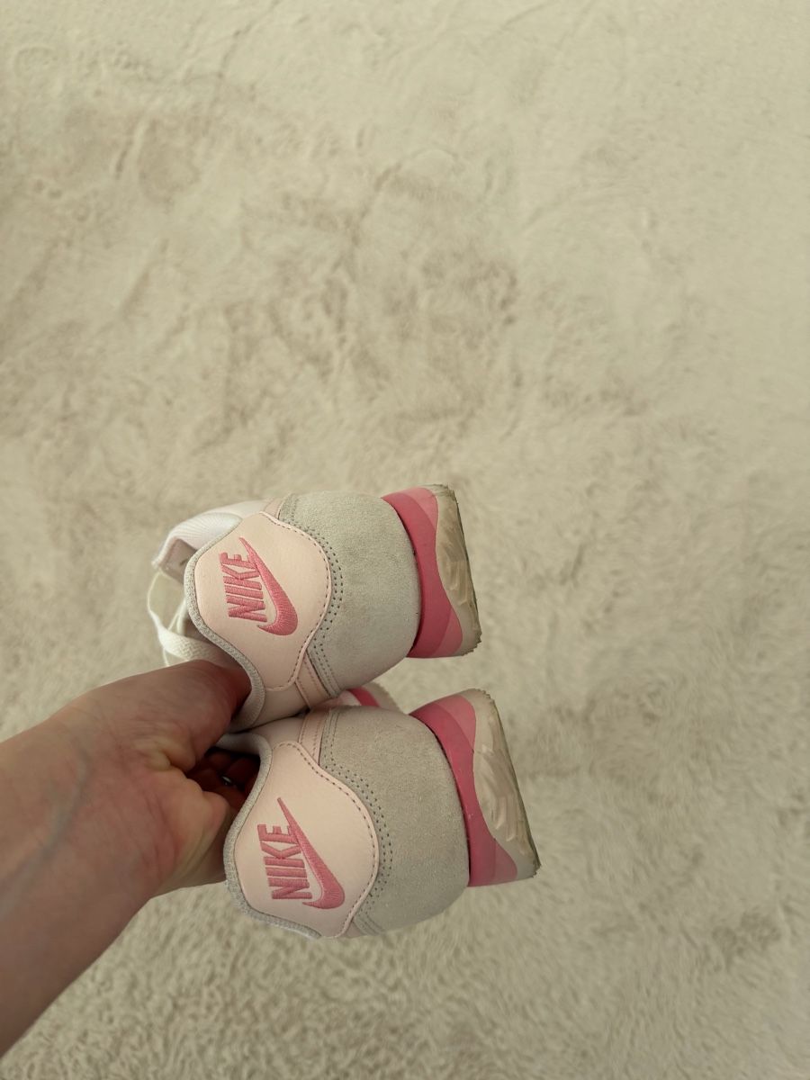 Nike Scarpe da uomo: Basket Nike Cortez rose clair  – Usato da Bulle venduto da DressingAns 1