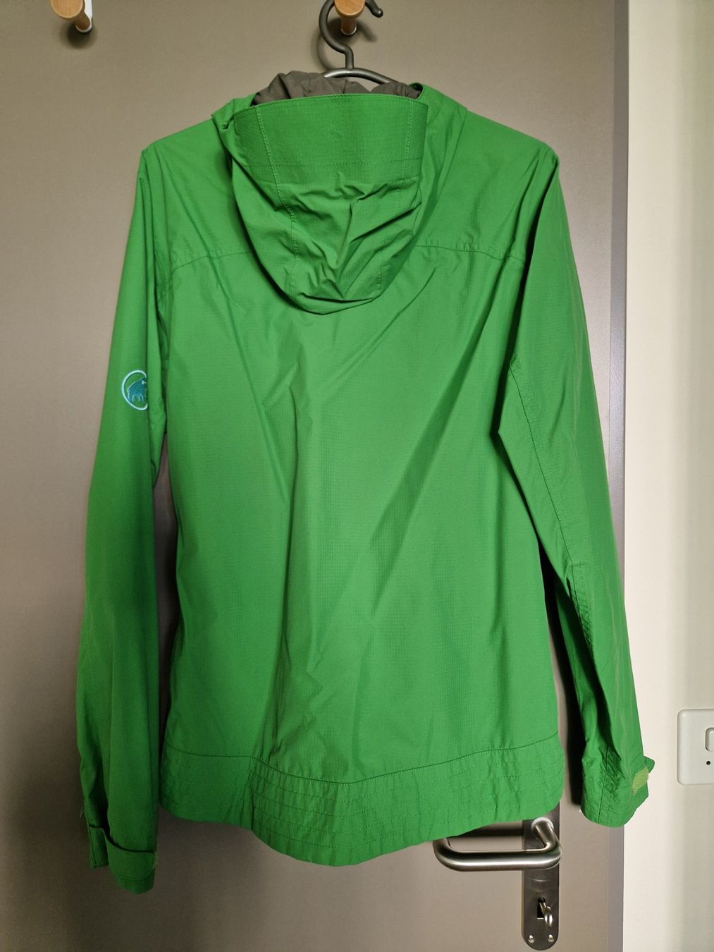 Mammut Giacche: Schöne Regen- & Windjacke von Mammut – Usato da Alpnach Dorf venduto da Maximilian_Obwalden 1