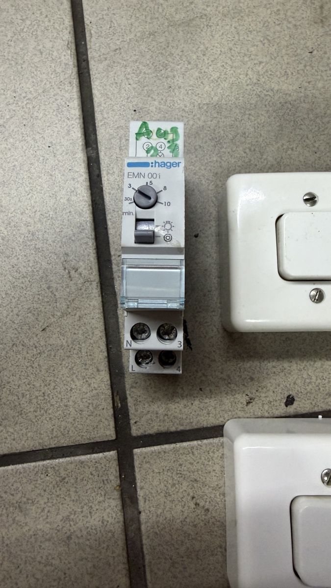 Interruttori: Schalter/Tastern + Minuterie – Usato da Schaffhausen venduto da Alles_k 1
