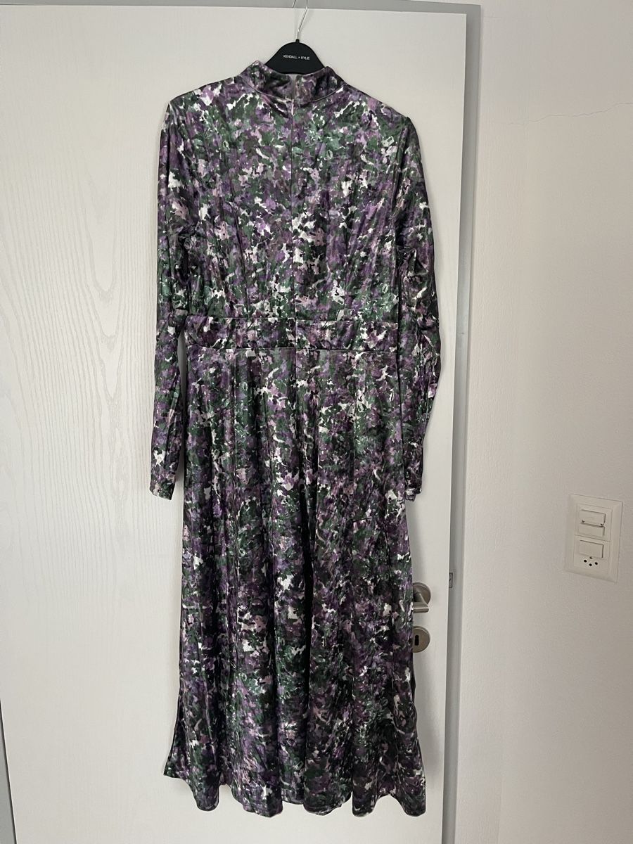 Shein Vestiti: Kleid mit Blumenmuster, Grösse 38, samtoptik! – Usato da Bremgarten AG venduto da arl_8nbf 3