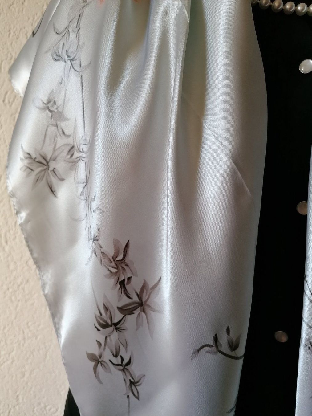 Foulard & Sciarpe: Schönes Seidentuch Frühling Blumenmuster – Nuovo e nell'imballaggio originale da Zollikofen venduto da Blackie 2
