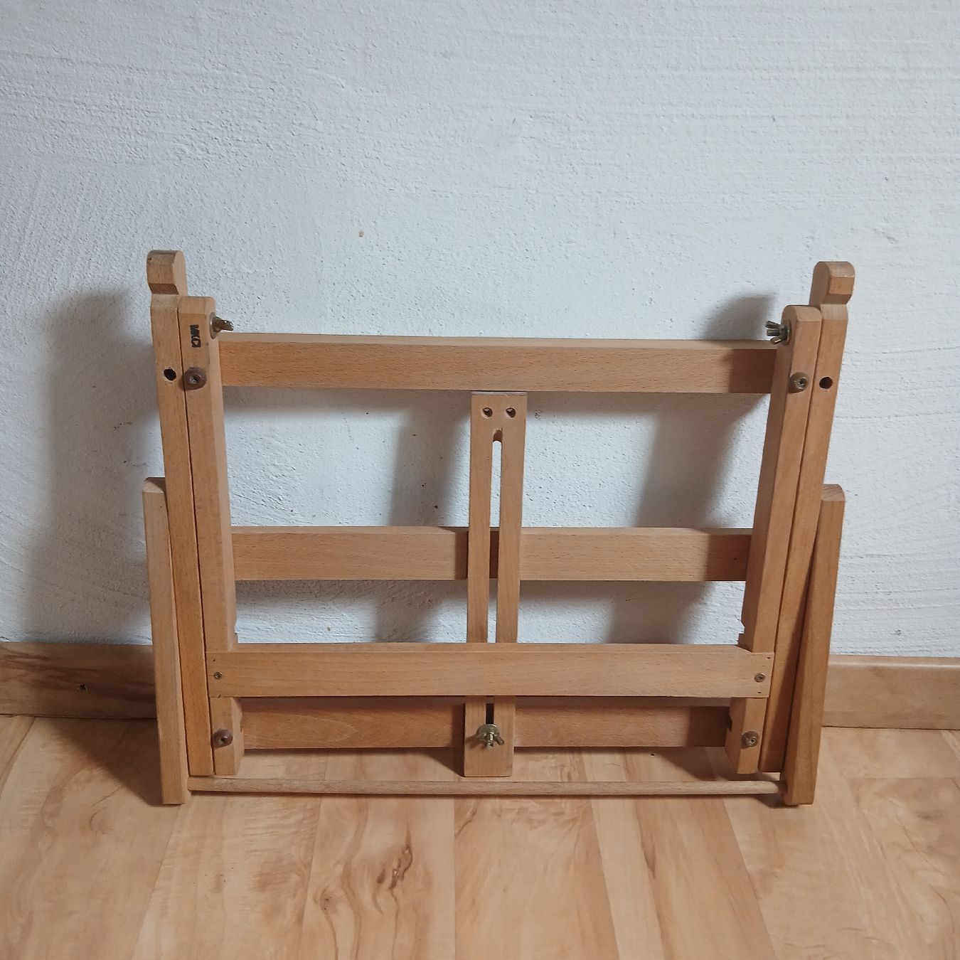 Praktische, gebrauchte Staffelei aus Holz