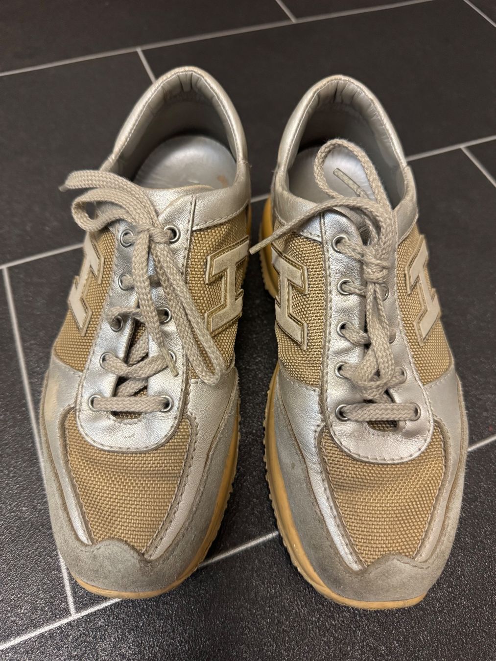 Hogan Scarpe da donna: Original HOGAN Interactive Sneaker - Silber/Beige Gr 34- 35 – Usato da Frenkendorf venduto da Style365
