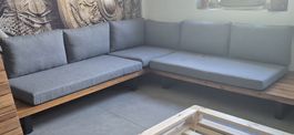 Ecksofa mit Tisch 80x80 cm.