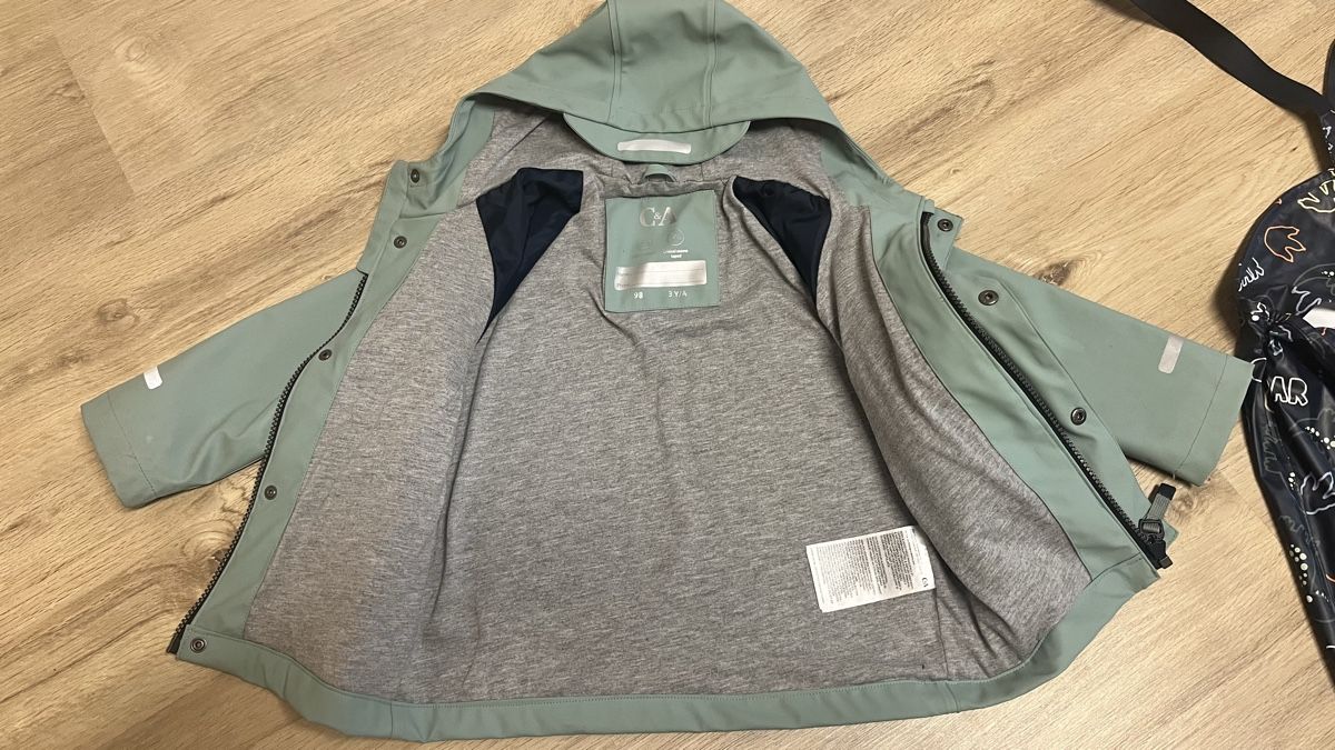 C&A Completi: Regenjacke und Regenhose  – Usato da Zimmerwald venduto da lri_68wj 1